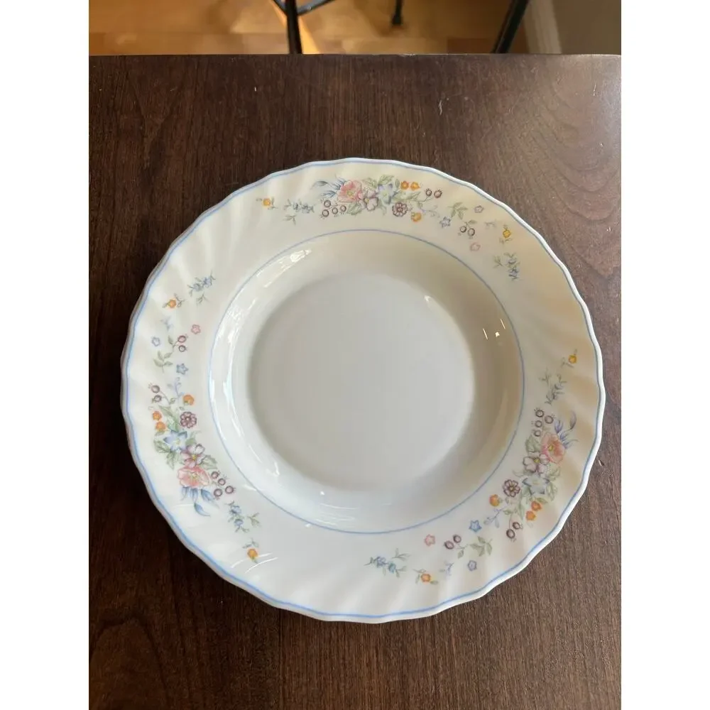 4 Arcopal France Victoria Floral salad Plates French milk glass